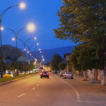 „Insuccesul“ luminilor nu întunecă străzile Caransebeşului